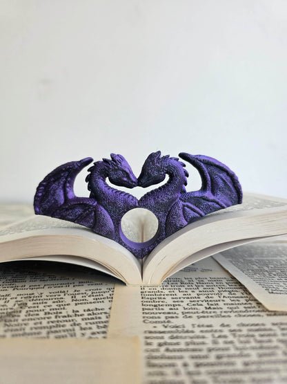 bague de lecture dragons amoureux. impression 3D en PLA noir et violet. Fait main. Bellette workshop. Reading ring, 3d printed. Dragons. Fantasy. Handmade with love. For booklovers. Romantasy. poetique